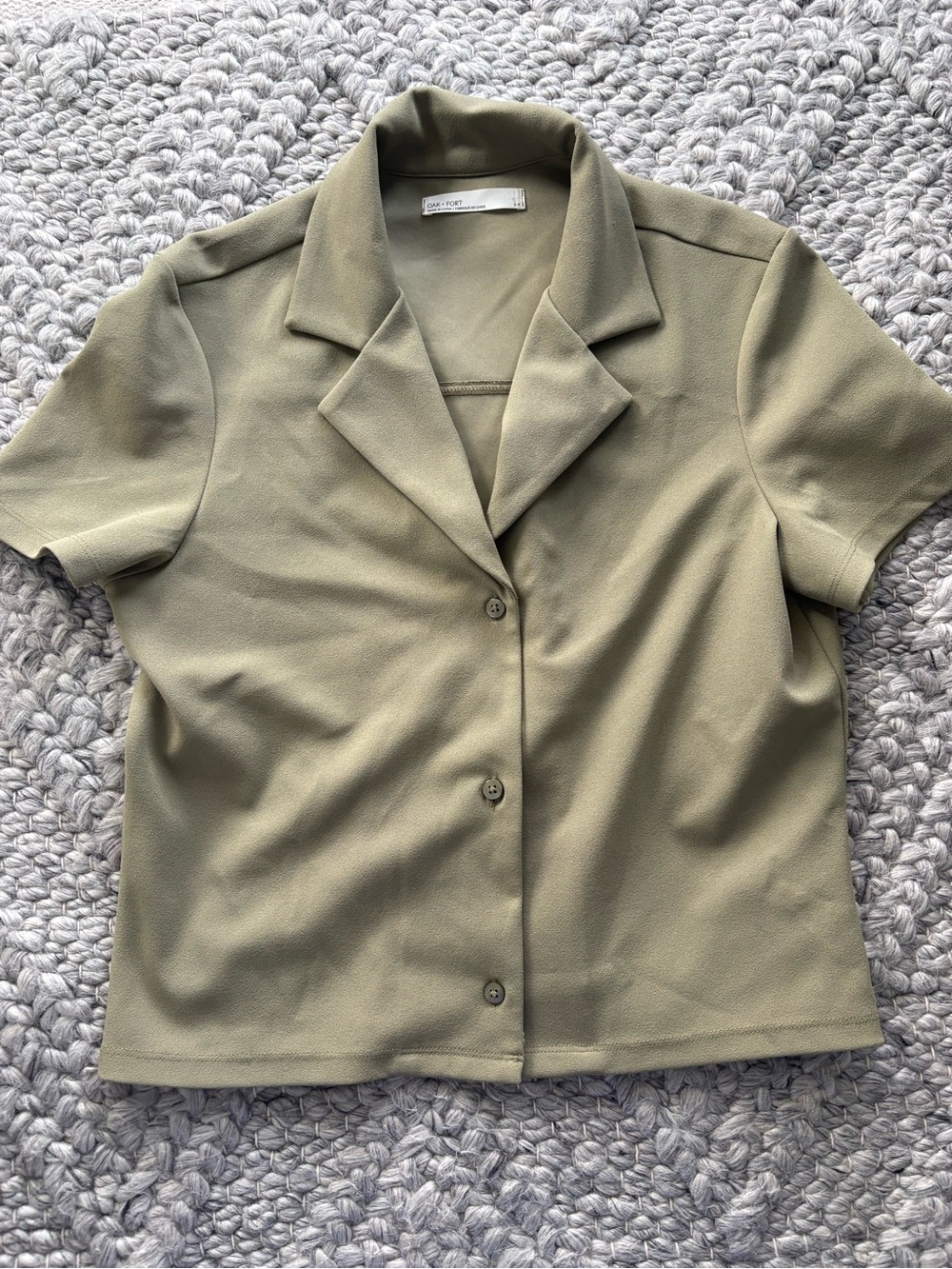 Oak and Fort Olive Short-Sleeve Collared Button Front Top